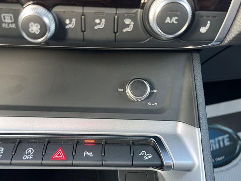 Used 2025 Audi Q3 2.0T Premium image 19