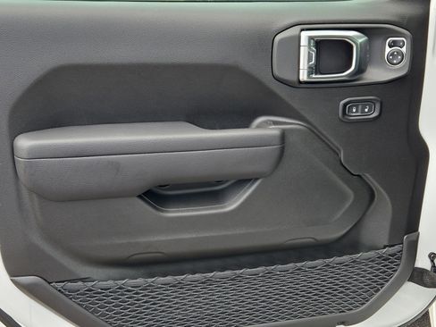 New 2025 Jeep Gladiator Sport image 9