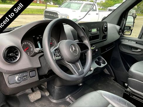 Used 2024 Mercedes-Benz Sprinter 2500 image 13