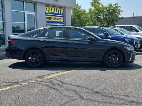 Certified 2025 Volkswagen Jetta SE w/ Sunroof Package FWD image 2
