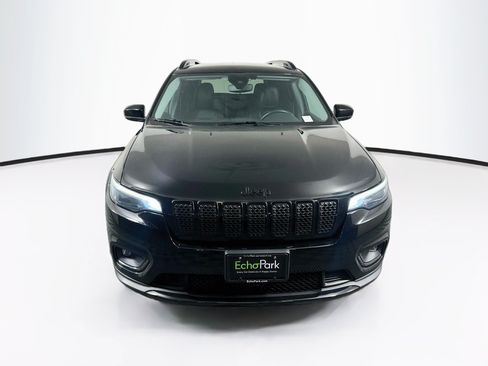 Used 2021 Jeep Cherokee Latitude Plus AWD/4WD image 2