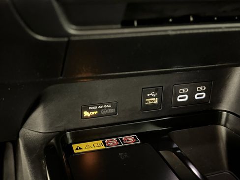 Used 2025 Toyota Camry SE image 33