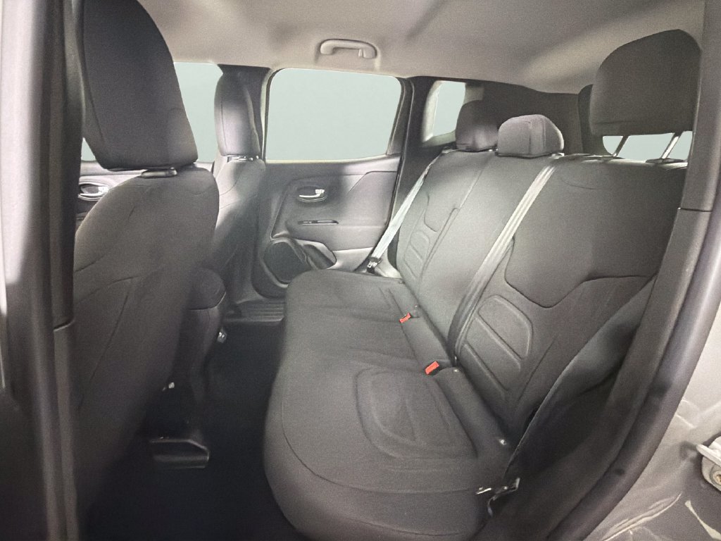 Used 2021 Jeep Renegade Latitude FWD image 26
