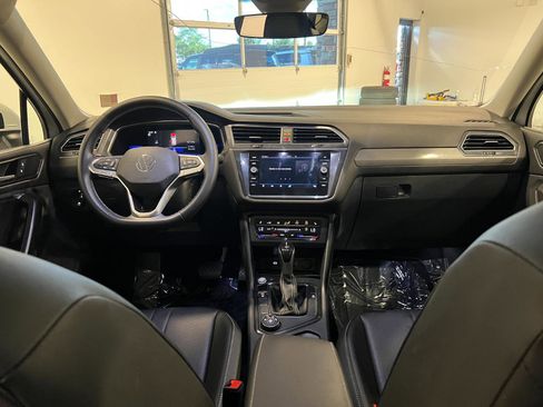 Used 2023 Volkswagen Tiguan SE image 31
