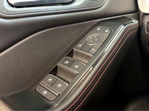 Used 2025 Nissan Rogue SV w/ Rock Creek Premium Package image 18