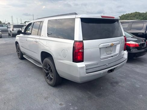 Used 2019 Chevrolet Suburban LT RWD image 7