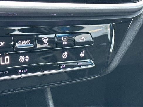 Certified 2022 Chevrolet Bolt EUV LT w/ Comfort Package image 29