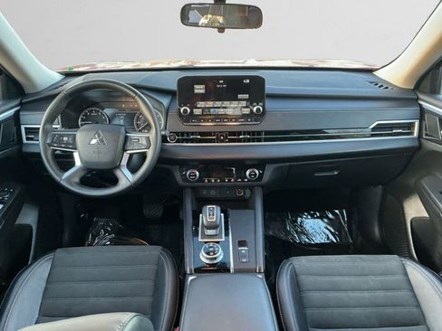 Used 2024 Mitsubishi Outlander SE Black Edition image 10