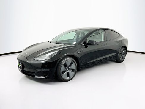 Used 2023 Tesla Model 3 Standard Range RWD image 3