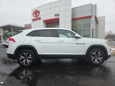 Used 2024 Volkswagen Atlas Cross Sport SE image 8