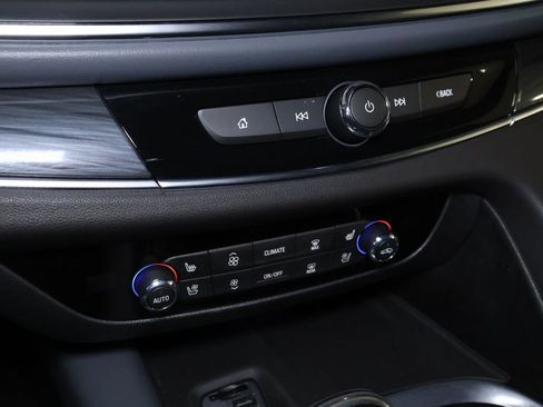 Used 2020 Buick Enclave Premium w/ Sun and Sites Package image 32