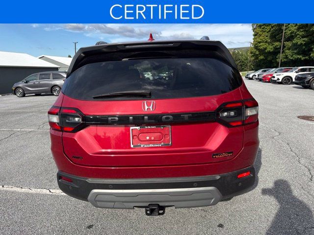 Used 2025 Honda Pilot TrailSport image 4