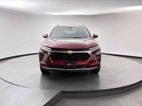 Used 2025 Chevrolet Trax LT w/ LT Convenience Package FWD image 12