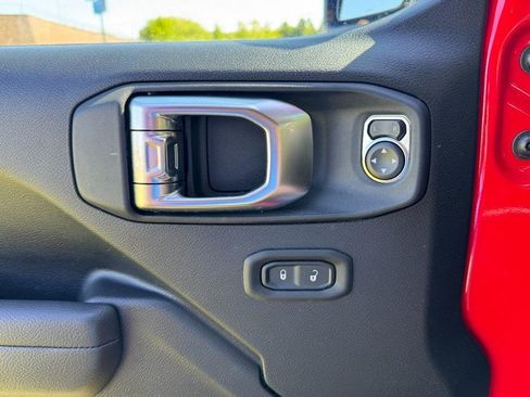 Used 2025 Jeep Wrangler Unlimited Sport AWD/4WD image 16