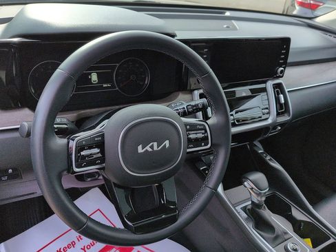 Used 2023 Kia Sorento EX w/ Panoramic Sunroof Package image 9