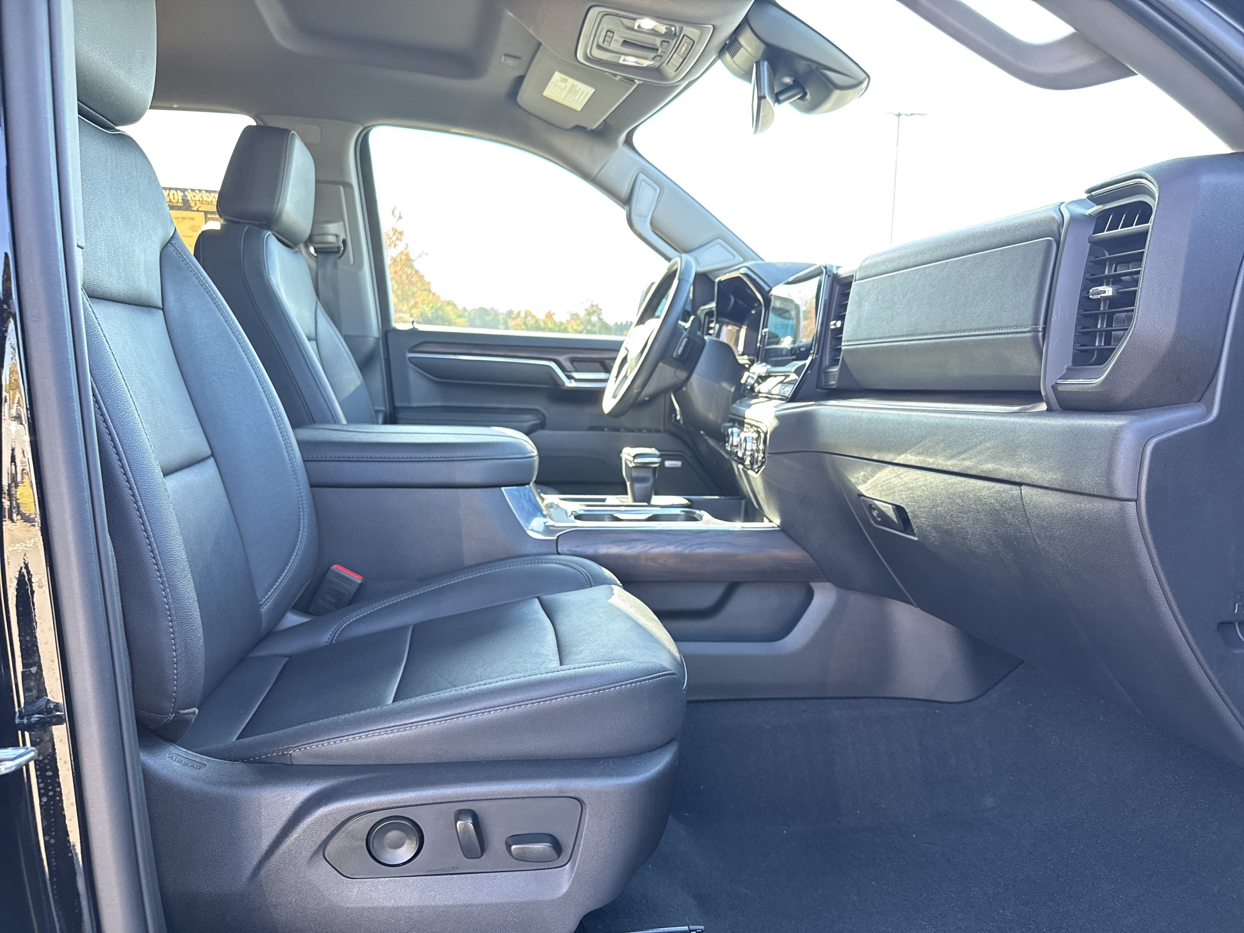 Used 2023 GMC Sierra 1500 SLT w/ SLT Premium Plus Package AWD/4WD image 33