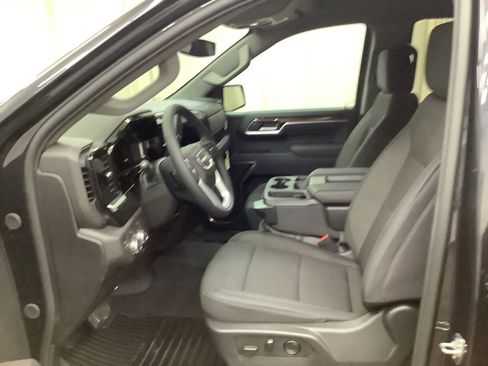 New 2026 GMC Sierra 1500 SLE image 15