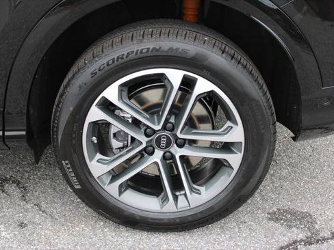 Certified 2025 Audi Q5 Premium w/ Convenience Package AWD/4WD image 37