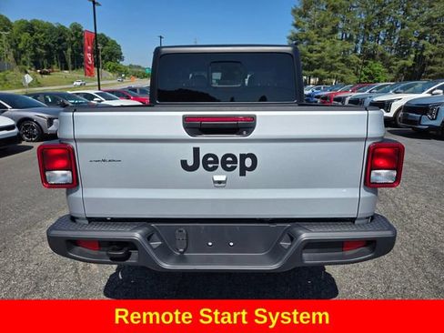 Used 2024 Jeep Gladiator Sport AWD/4WD image 8
