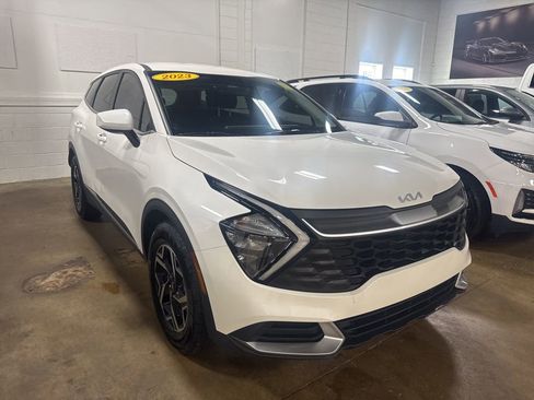 Used 2023 Kia Sportage LX image 3