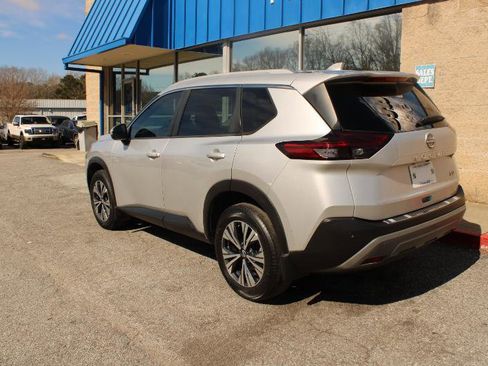 Used 2022 Nissan Rogue SV w/ SV Premium Package image 3