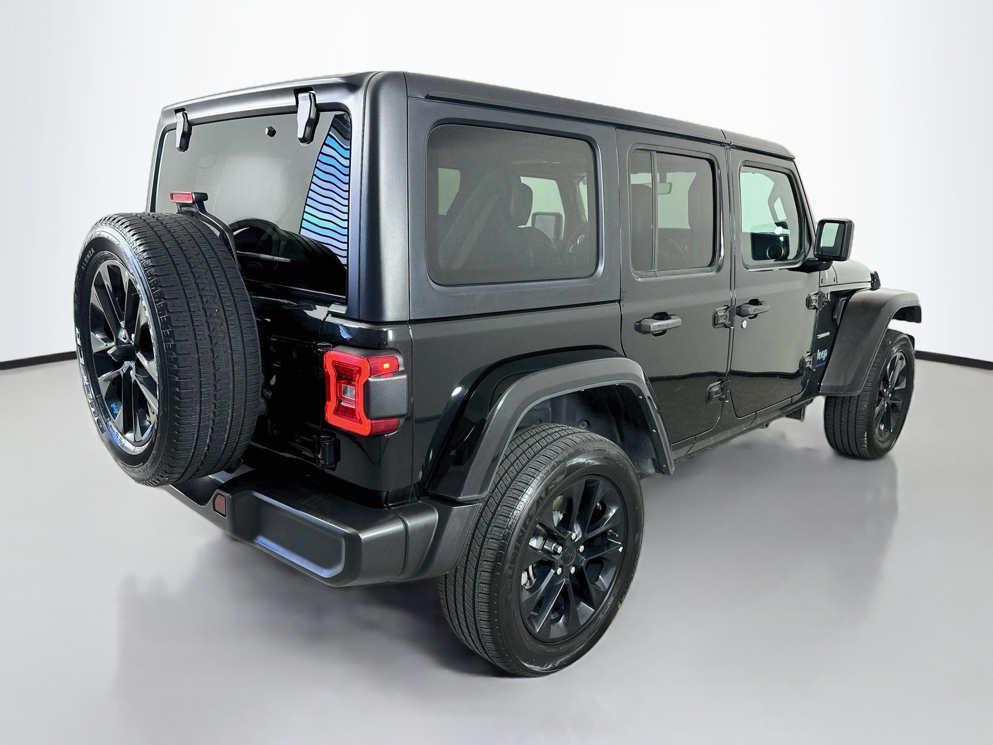 Used 2023 Jeep Wrangler Unlimited Sahara AWD/4WD image 7