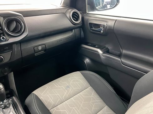 Used 2023 Toyota Tacoma TRD Off-Road image 12