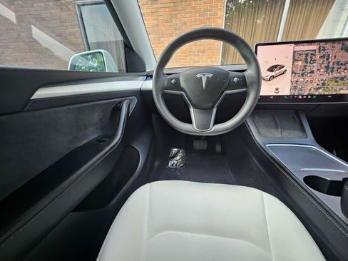 Used 2023 Tesla Model Y AWD image 5