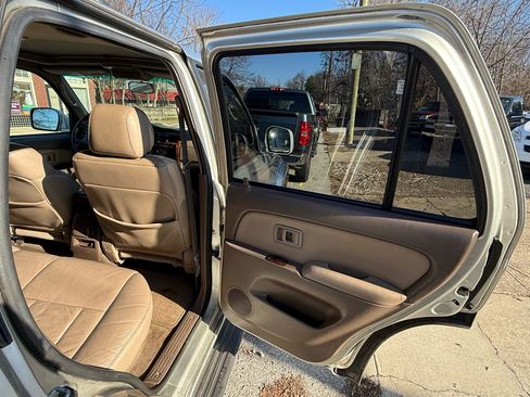 Used 2000 Toyota 4Runner Limited image 14
