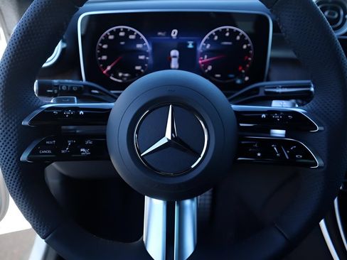 Used 2026 Mercedes-Benz GLC 300 4MATIC image 38