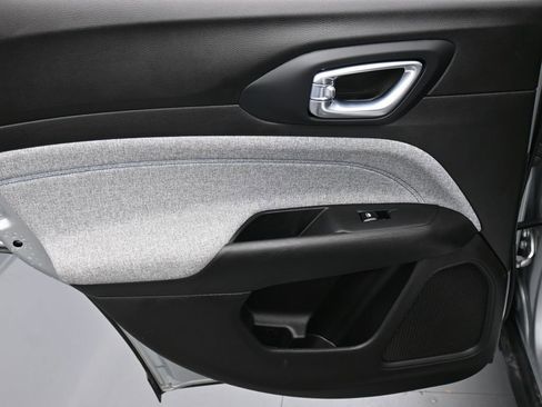 Certified 2025 Jeep Compass Latitude image 11