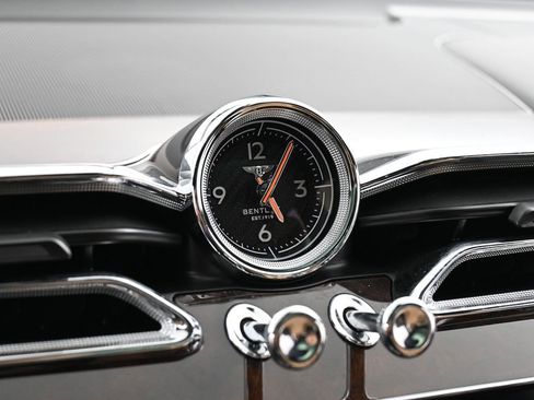 Used 2023 Bentley Bentayga AWD/4WD image 20