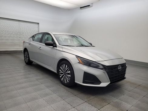 Used 2024 Nissan Altima 2.5 SV image 13