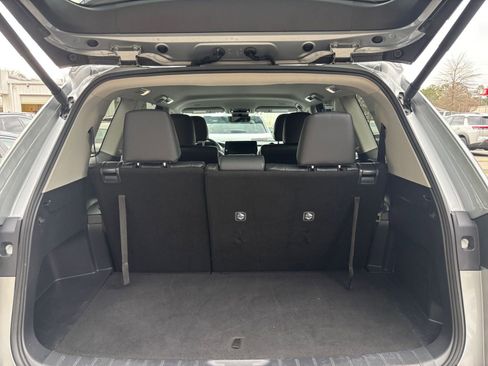 Used 2025 Toyota Grand Highlander XLE image 33