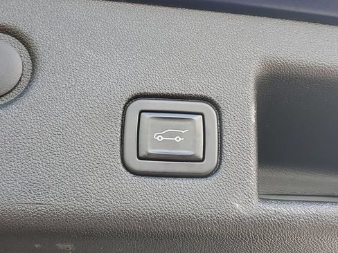 Certified 2022 Chevrolet Equinox RS w/ RS Leather Package AWD/4WD image 8