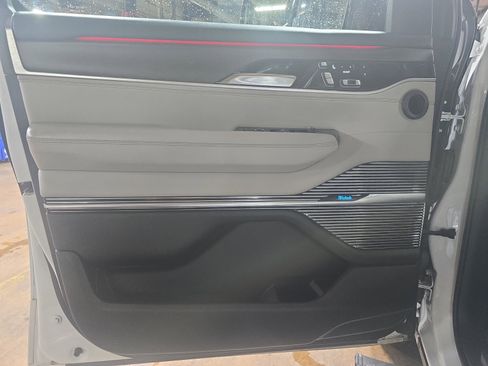 Used 2023 Jeep Grand Wagoneer 4WD w/ Flexible Seating Group image 30