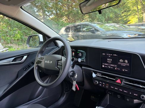 Used 2026 Kia Niro LX FWD image 32