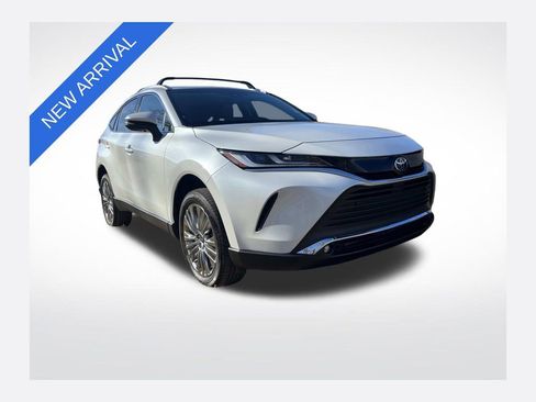 Used 2024 Toyota Venza XLE image 1