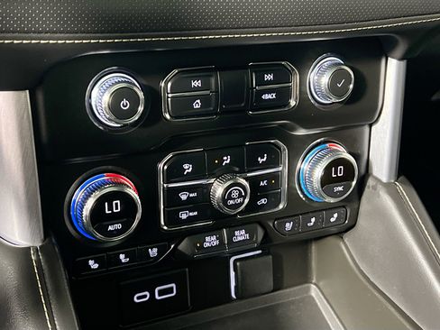 Used 2023 GMC Yukon SLT w/ SLT Luxury Package image 27