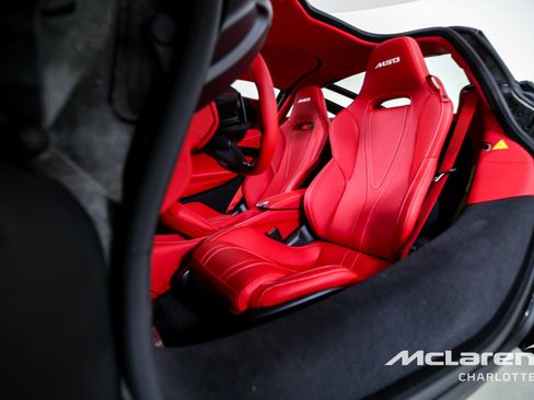 Used 2024 McLaren 750S image 12