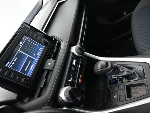 Used 2019 Toyota RAV4 LE image 20