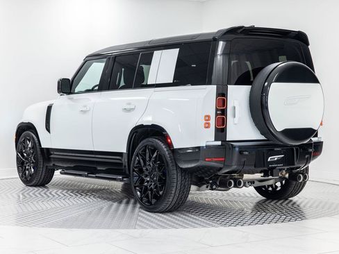 Used 2025 Land Rover Defender 110 X-Dynamic SE AWD/4WD image 4