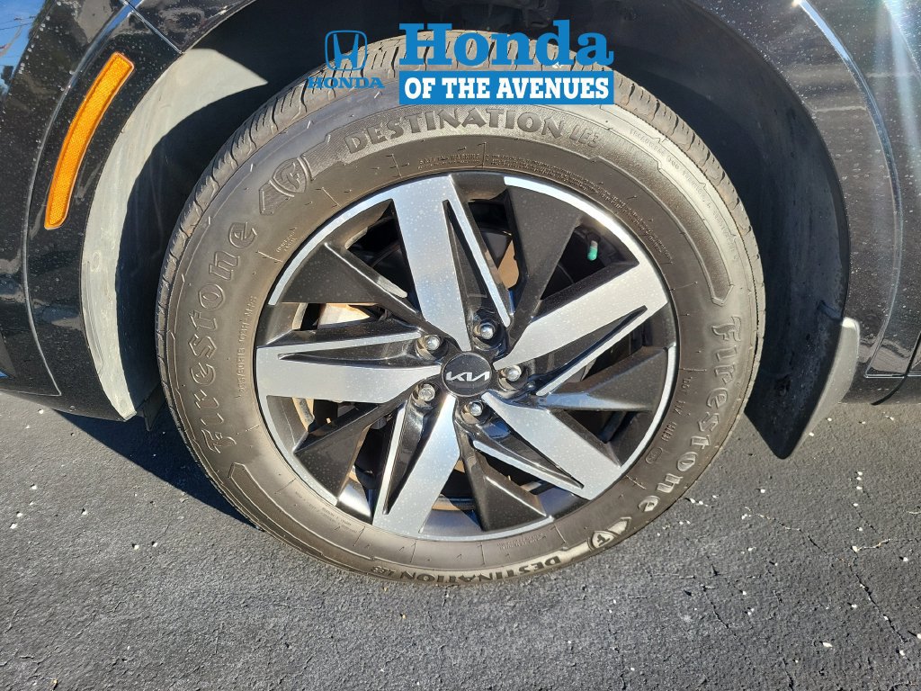 Used 2022 Kia Sorento EX w/ Panoramic Sunroof Package FWD image 4
