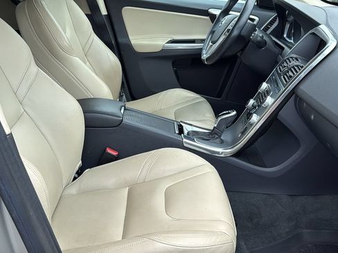Used 2017 Volvo XC60 T5 Dynamic w/ Preferred Option Package FWD image 10
