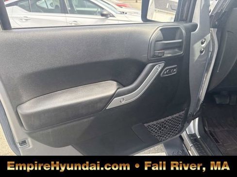 Used 2016 Jeep Wrangler Unlimited Sahara w/ Connectivity Group image 16