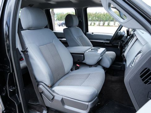 Used 2015 Ford F250 XLT w/ XLT Premium Package AWD/4WD image 39