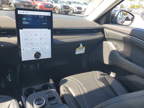 Used 2024 Ford Mustang Mach-E Premium image 16