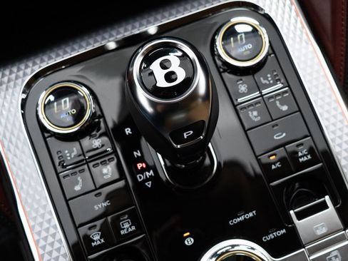 Used 2025 Bentley Flying Spur Plug-In Hybrid image 37