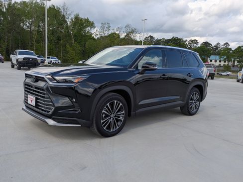 Used 2025 Toyota Grand Highlander AWD Hybrid image 3