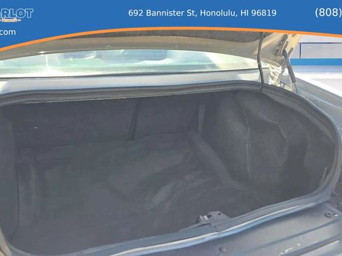 Used 2016 Dodge Challenger SXT RWD image 10